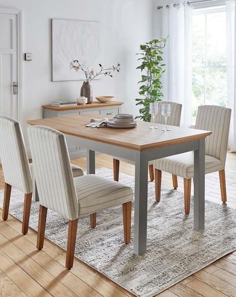 Julipa Ashford Dining Table with 4 Everly Chairs