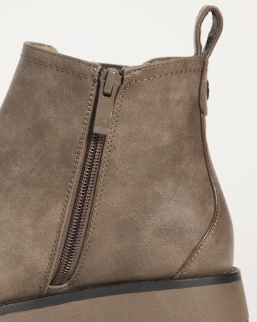 Heavenly Feet Rolo Chelsea Boot EEE Fit