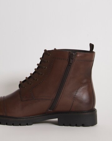 Toe Cap Chukka Boot Wide