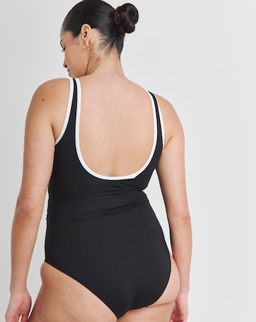 MAGISCULPT Flatter Me Swimsuit