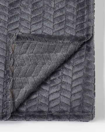 Embossed Jacquard Fleece Throw