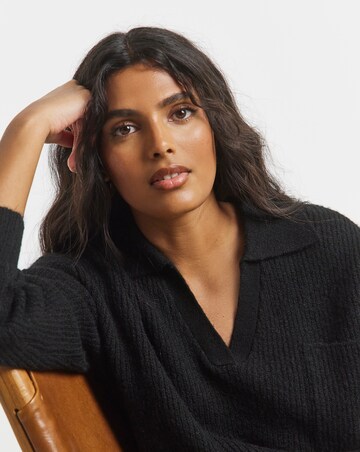 Cosy Yarn Black V-Neck Collared Jumper