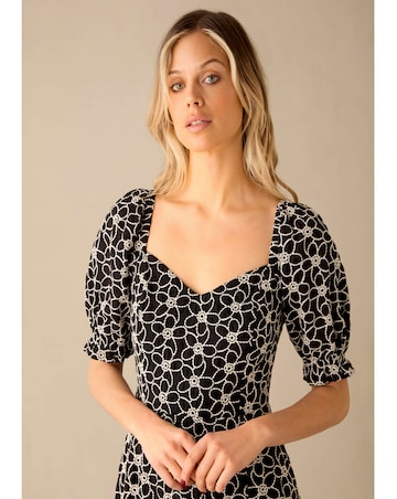 Ro&Zo Mono Sweetheart Neck Broderie Dress