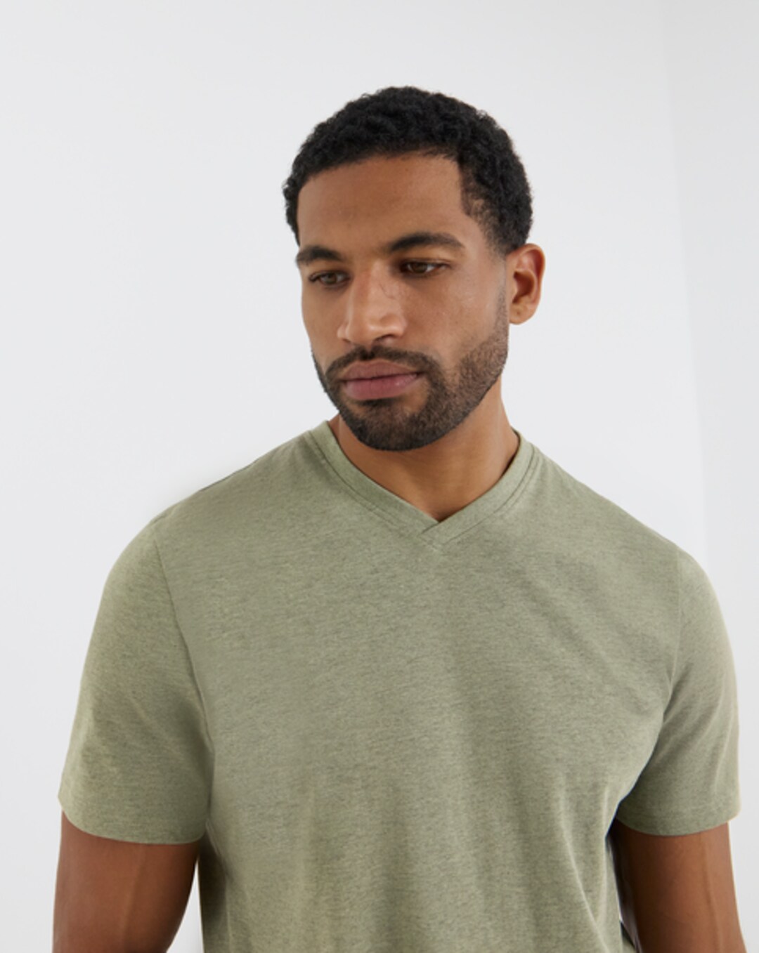 T-shirt de sport manches courtes col v homme - T-shirts et sweats de sport - Vêtements de sport T-shirt de sport manches courtes col v homme - T-shirts et sweats de sport - Vêtements de sport