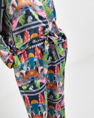 Chelsea Peers Woven Satin Dreamy Leopard Print Pyjama Set