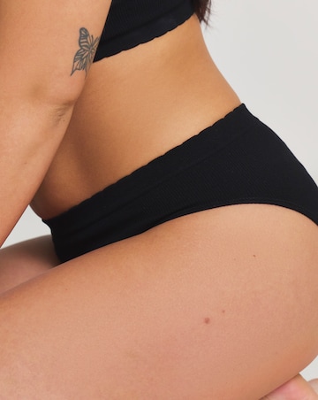 Pretty Secrets Scallop Seamfree Comfort Knicker Black