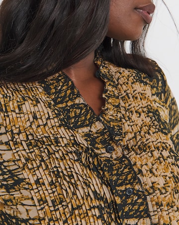 Religion Pleated Ruffle Shirt