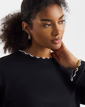 Black & White Scallop Edge Top