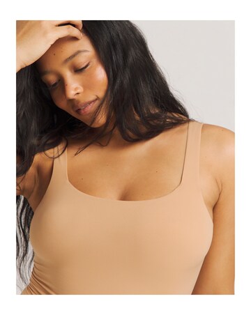 MAGISCULPT Light Control Smoothing Vest Bodysuit