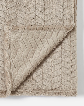 Embossed Jacquard Fleece Throw