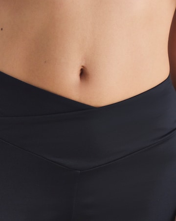 MAGISCULPT Medium Control Contour Me V Shape Bikini Short