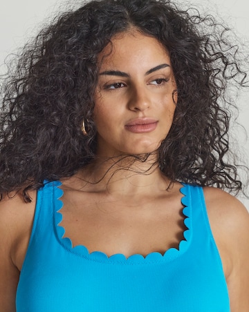 MAGISCULPT Medium Control Scallop Edge Swimsuit