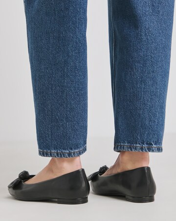 Cedar Pointed Toe Bow Ballet Flats - Extra Wide Fit (EEE)