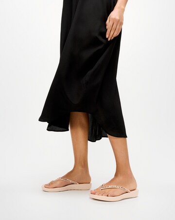 FitFlop Rose Iqushion Multi-Crystal Ergonomic Flip-Flops - Standard Fit (D)