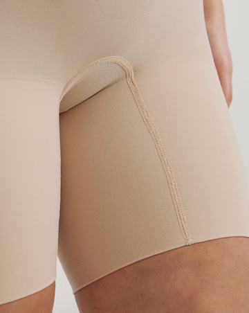 Spanx Everyday Seamless Medium Control Mid Thigh Short