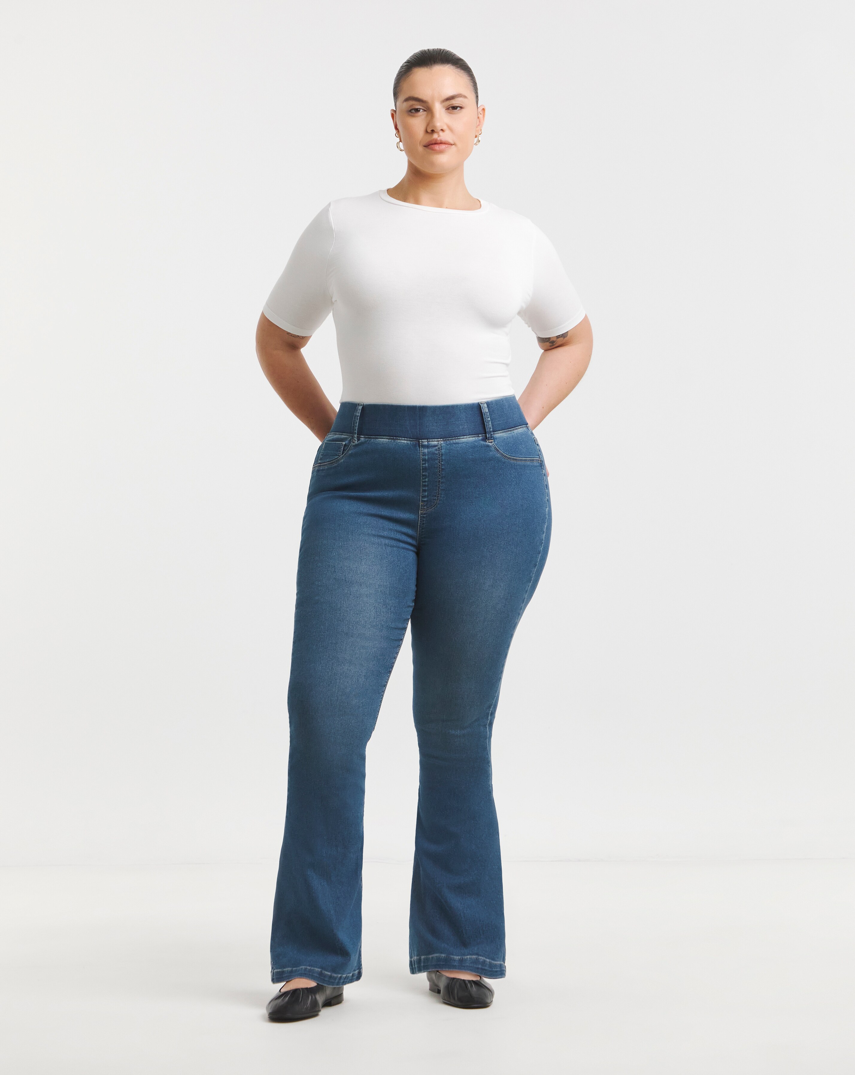 Mid Wash Stretch Flared Pull On Jeggings