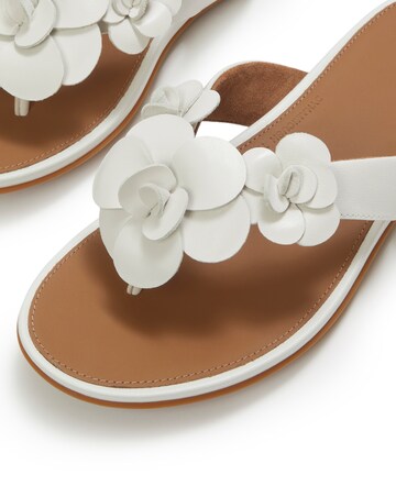 FitFlop White Gracie Flower Leather Flip-Flops - Standard Fit (D)