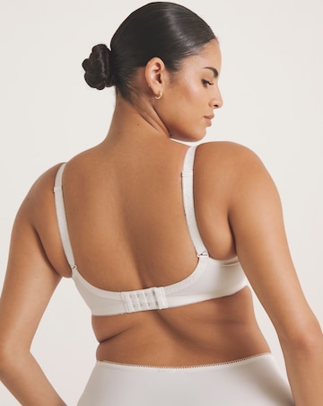 Triumph Amourette Minimiser Wired Bra White