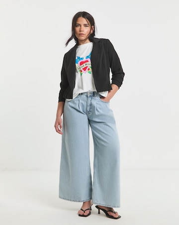 Twisted Wunder Graphic T-Shirt