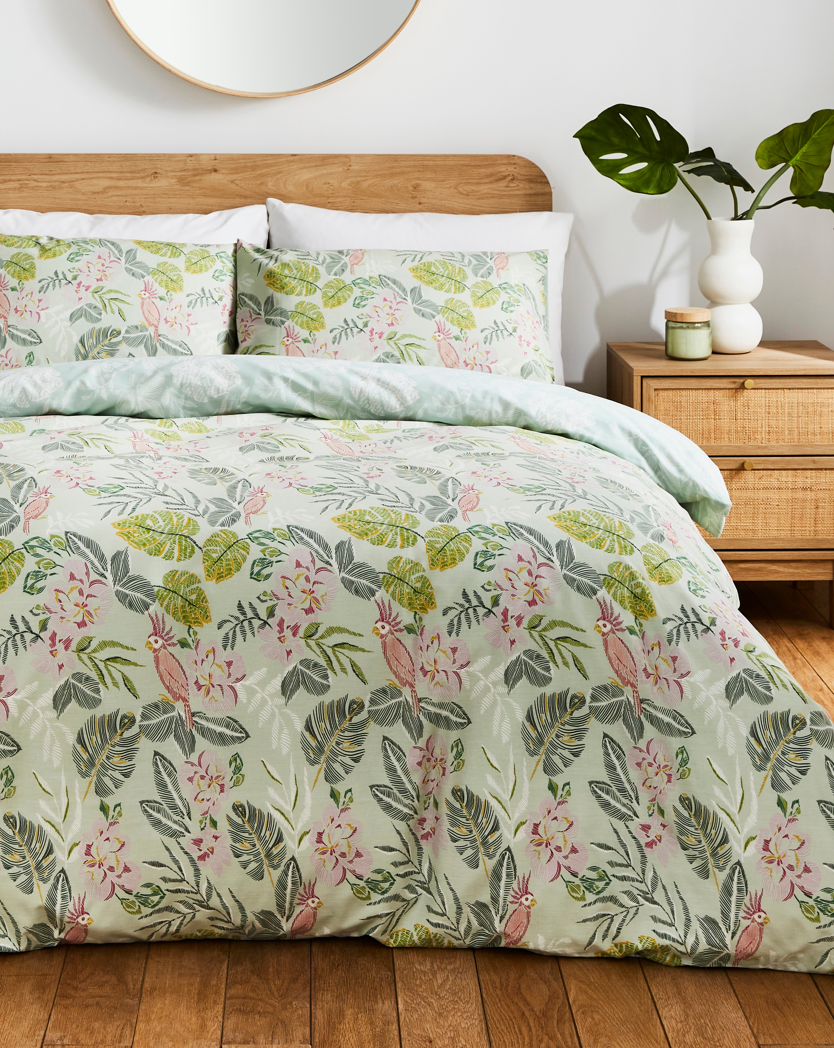 Tasmin Tropical Leaf Print Duvet Cover Set