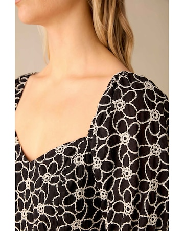 Ro&Zo Mono Sweetheart Neck Broderie Dress