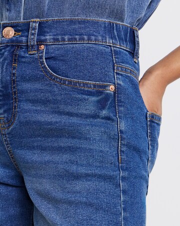 Mid Wash 24/7 Knee Short