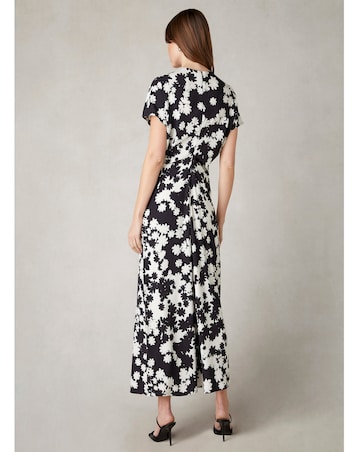 Ro&Zo Harper Mono Floral Flutter Sleeve Midaxi Dress
