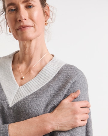 Contrast V Neck Jumper