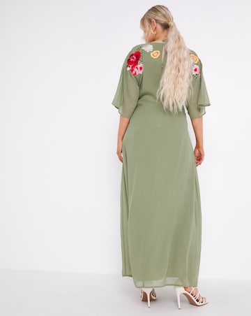 Hope & Ivy Cora Embroidered Maxi Dress