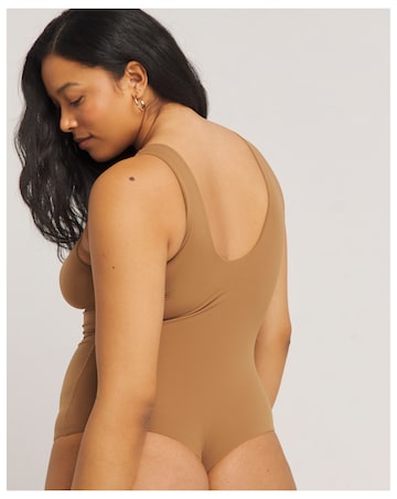 MAGISCULPT Light Control Smoothing Vest Bodysuit