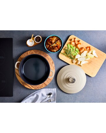 Morphy Richards Cast Aluminium 24cm Cream Casserole Dish