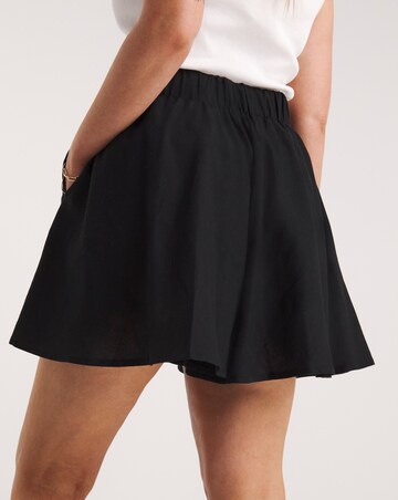 Black Linen Floaty Short