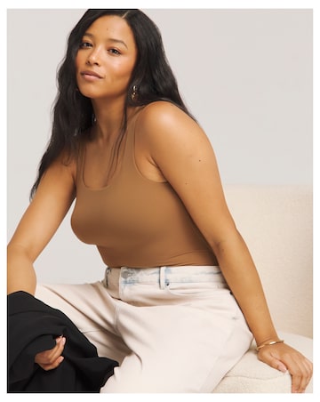 MAGISCULPT Light Control Smoothing Vest Bodysuit
