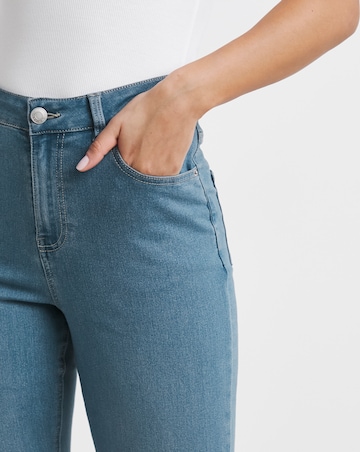 Mid Wash Highwaist Super Stretch Flared Jeans