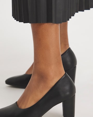 Dorothy Comfort Flexible Court Shoe - Wide Fit (E)