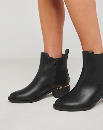 Heavenly Soles Danica Heeled Chelsea Boots - Wide Fit (E)