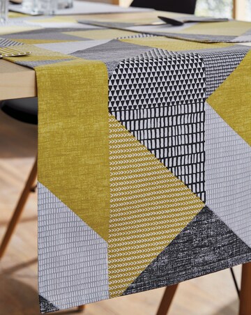 Larsson Geo Table Runner