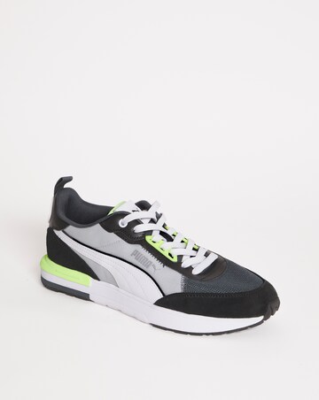 PUMA R22 Trainers