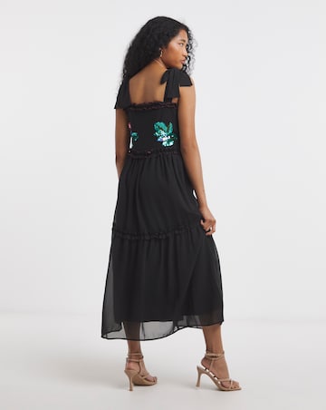 Hope & Ivy Lindsey Sleeveless Embellished Midi Dress with Tiered Skirt