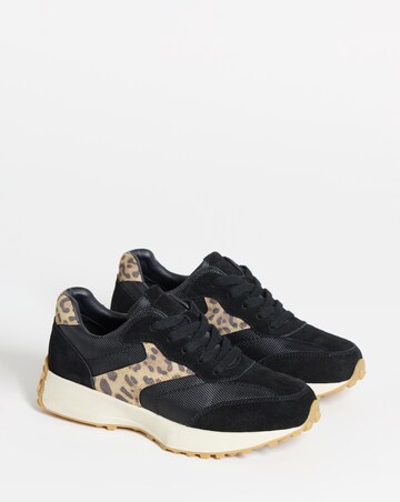 Akira Retro Runner Trainer - Wide Fit (E)