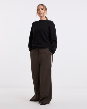 Cosy Yarn Black Crew Neck Jumper
