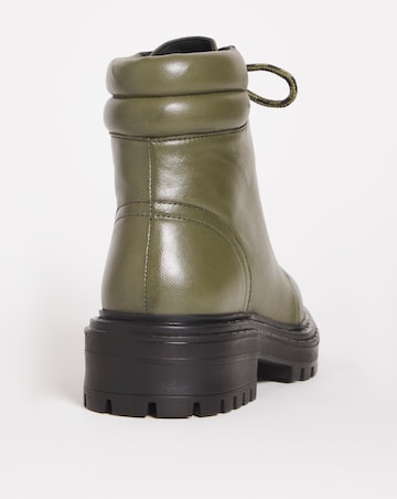 Leather Hiker Style Boot E Fit