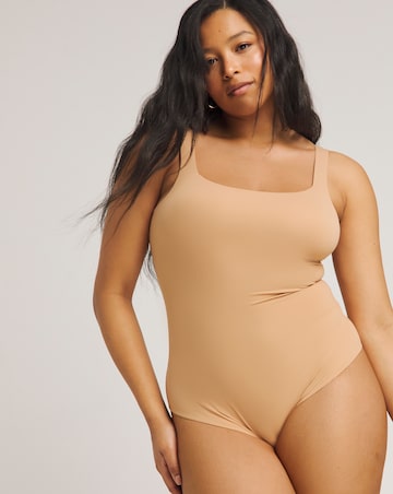 MAGISCULPT Light Control Smoothing Vest Bodysuit