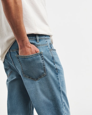 Straight Fit Stretch Jean Light Wash