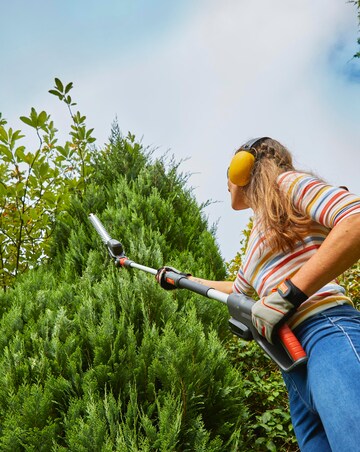 Flymo UltraCut Reach 420 Telescopic Hedge Trimmer Battery & Charger