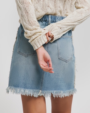 Light Wash Frayed Hem Denim Mini Skirt