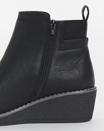 Cushion Walk Wedged Crepe Sole Ankle Boot E Fit