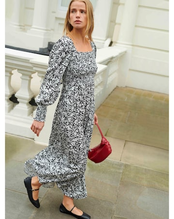 Ro&Zo Mono Floral Prit Shirred Midaxi Dress