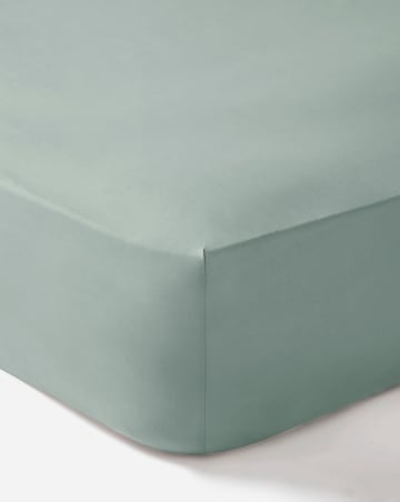 Non Iron Plain Dye 30cm Fitted Sheet