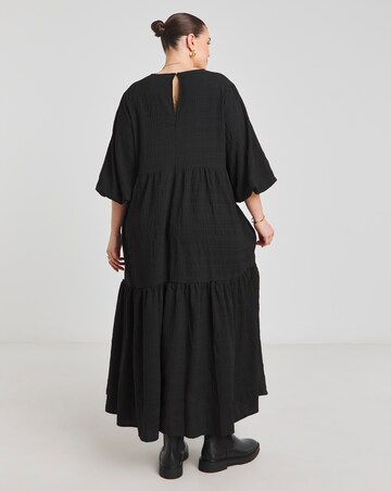 Black Textured Tiered Midi Dress With Pockets